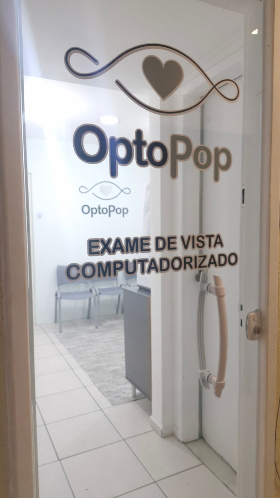 Entrada do consultório OptoPop — Alcântara, São Gonçalo